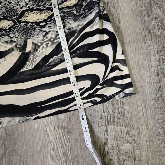 STRAZZI Animal Print Blouse Women's Size 1X Silky Lightweight 3/4 Sleeve - Picture 11 of 13